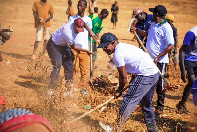 gitega-en-action-citoyens-et-autorites-unis-pour-une-ville-propre