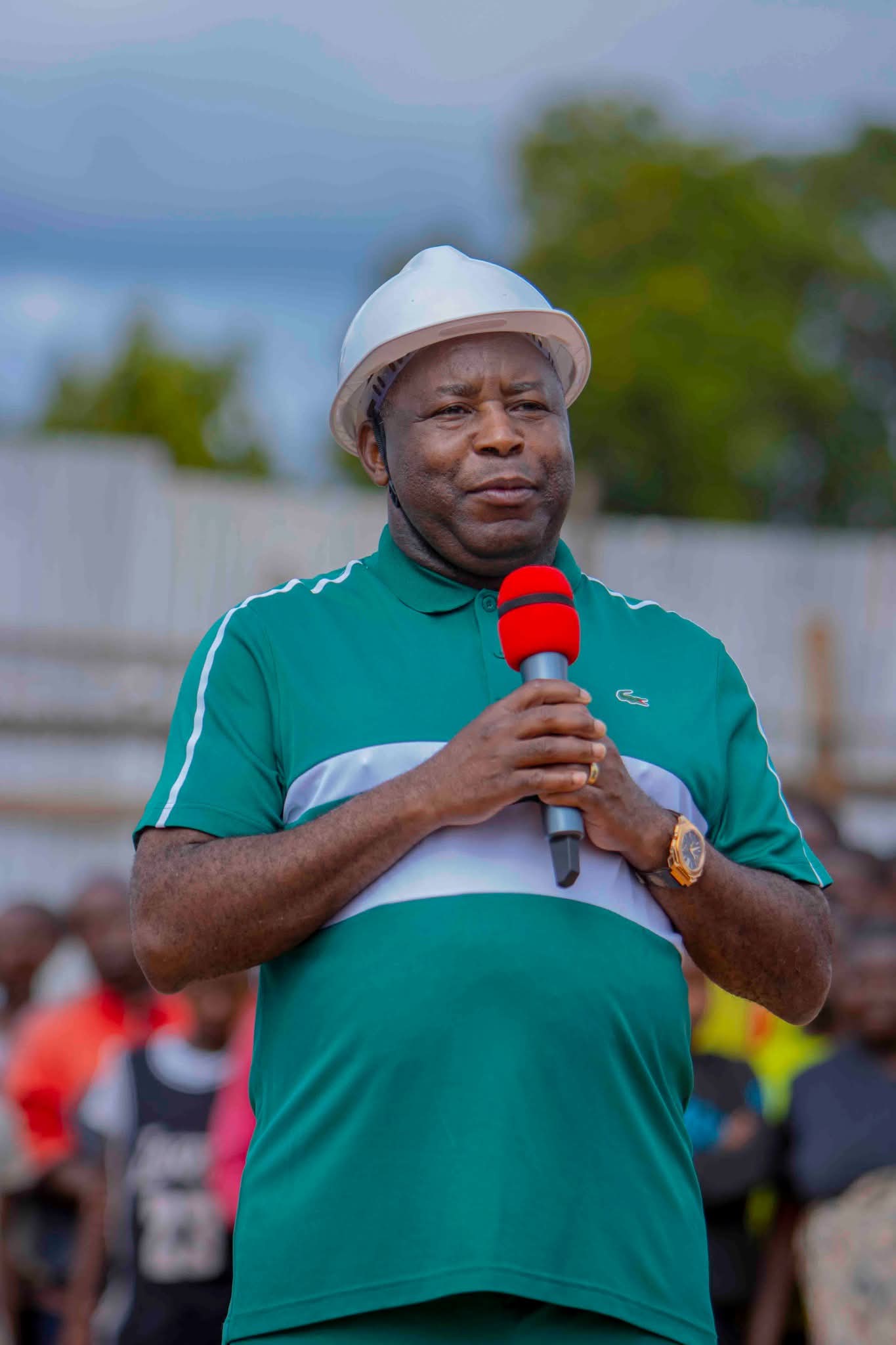 gitega-le-president-de-la-republique-offre-1-000-sacs-de-ciment-pour-soutenir-la-construction-des-bureaux-de-l-odag-caritas