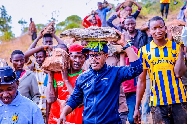 le-gouverneur-de-gitega-invite-les-producteurs-a-faire-des-cultures-d-exportation-et-des-cooperatives-les-moteurs-du-developpement-provincial